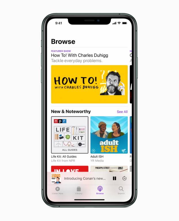 iPhone mostrando Apple Podcasts.