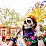 Catrinas y Calaveras desfilan por las calles de Guanajuato, México