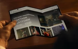 HUAWEI Mate XT ULTIMATE DESIGN - Pantalla en uso