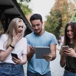 La Paradoja Digital: ¿Por qué los Millennials, los «Expertos» en Tecnología, son los Más Vulnerables Online?