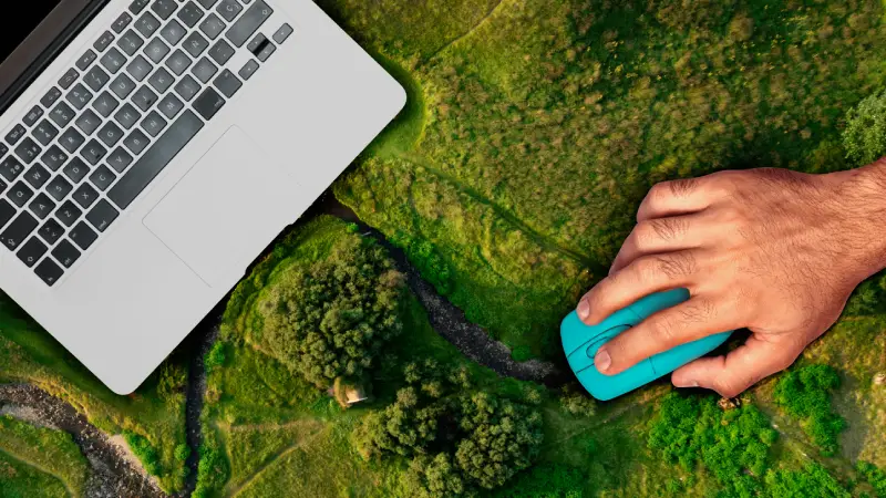 laptop-en-concepto-de-naturaleza