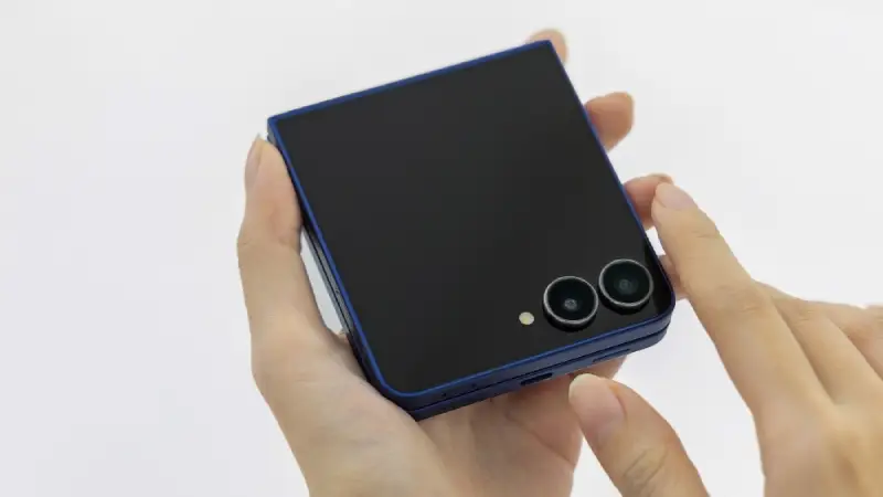 Samsung-Mobile-Galaxy Z Flip series-Galaxy Z Flip7-Unboxing_main3