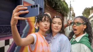 007-galaxy-s25-fe-lifestyle