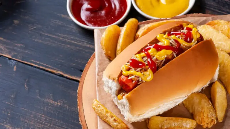 hot-dog-estilo-brasileno-mostaza-ketchup