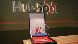 UCC RECIBE PREMIO HUBSPOT_CUARTO LUGAR A NIVEL MUNDIAL