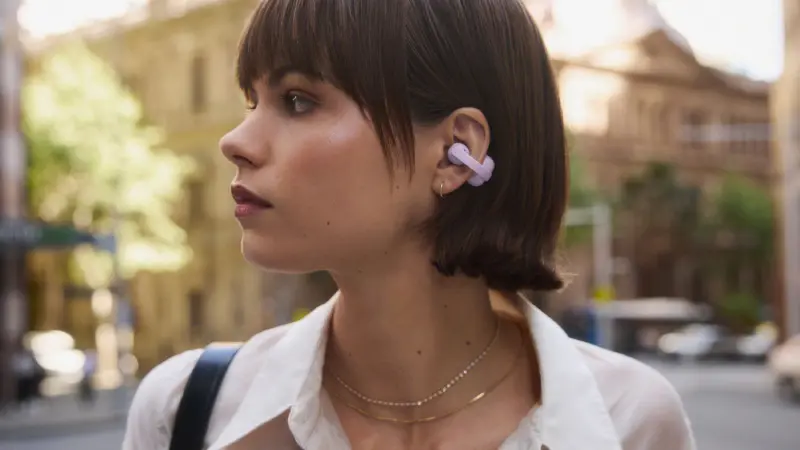 LinkBudsClip_Social_Lavender_Fashion1-Large