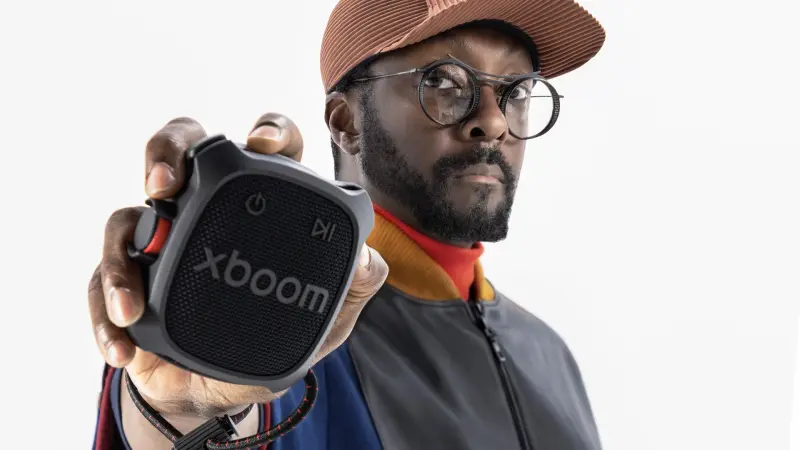 xboom Rock Black will.i.am holding