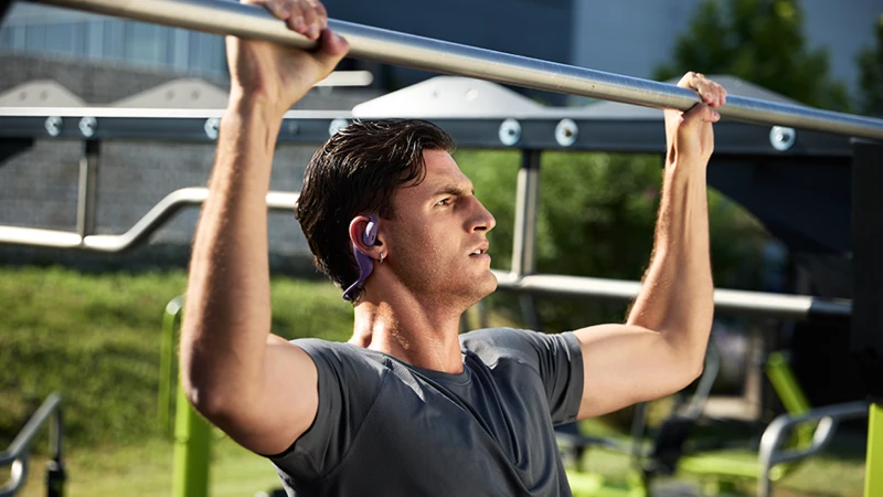 JBL-EndurancePace-lifestyle01-purple