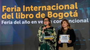Adriana Ángel, directora de la FILBo por la Cámara Colombiana del Libro (CCL), junto a Tatiana Rudd, directora de la FILBo por Corferias.