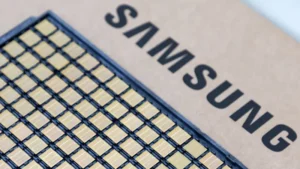 Samsung-Semiconductors-Industry-First-Commercial-HBM4_dl3